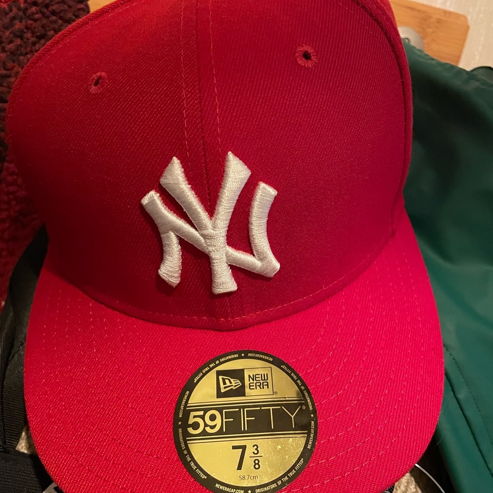 Red Yankees cap work twice